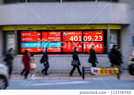 Tokyo cityscape in Japan Nikkei average stock price exceeds 40,000 yen... Stock price board in the city (closing price) = 4th, Nihonbashi Kabutocho 112336340