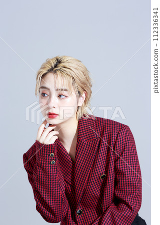 A young woman wearing fashion clothes 112336341