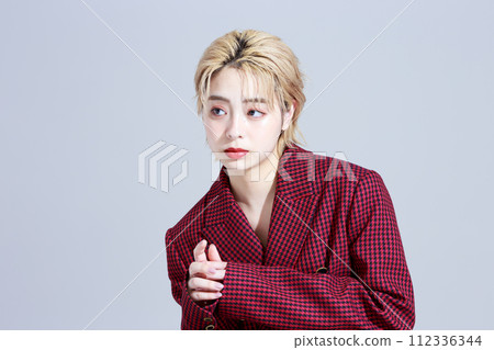 A young woman wearing fashion clothes 112336344