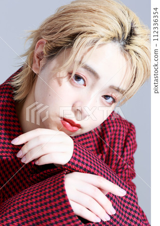 A young woman wearing fashion clothes 112336354