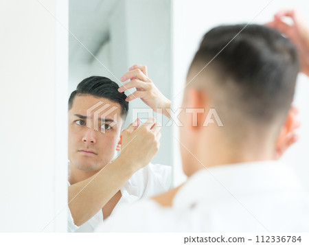 做頭髮的男人 做頭髮的男人 112336784