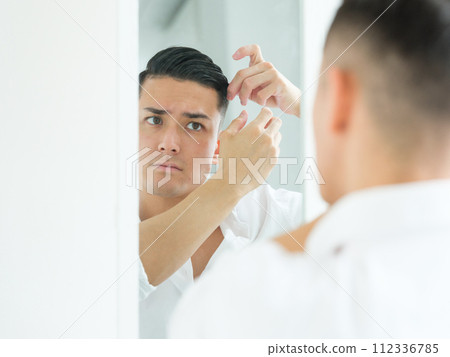 做頭髮的男人 112336785