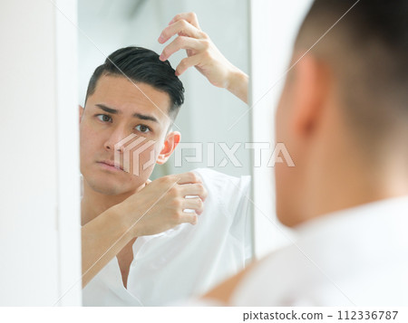 做頭髮的男人 112336787