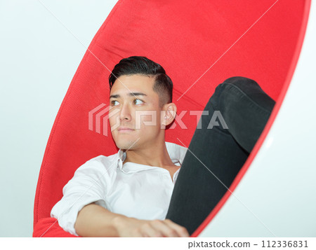 Men's portrait 112336831