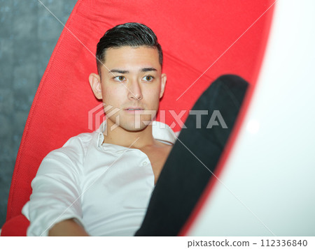 男人的肖像 112336840