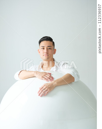 Men's portrait 112336937
