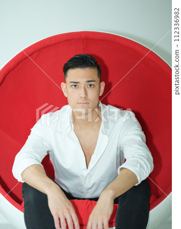男人的肖像 112336982