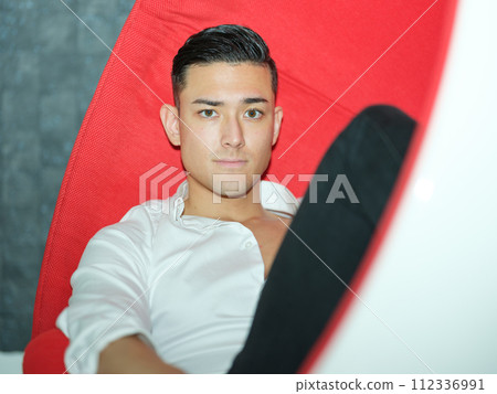 Men's portrait 112336991