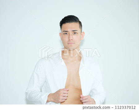 Men's portrait 112337012