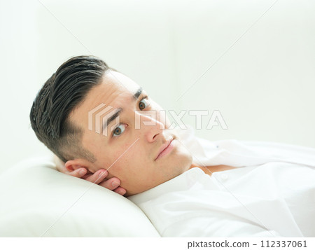 Men's portrait 112337061