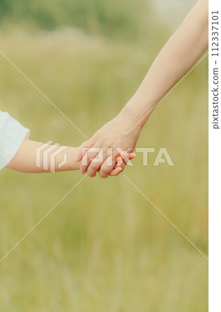 女孩 孩子 肌膚之親 112337101