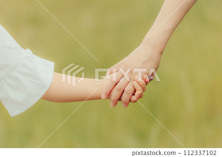 女孩 孩子 肌膚之親 112337102