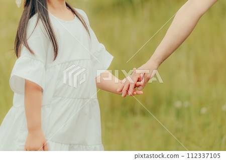 女孩 孩子 肌膚之親 112337105