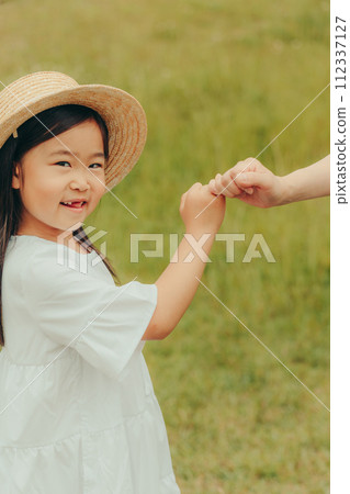 女孩 孩子 肌膚之親 112337127