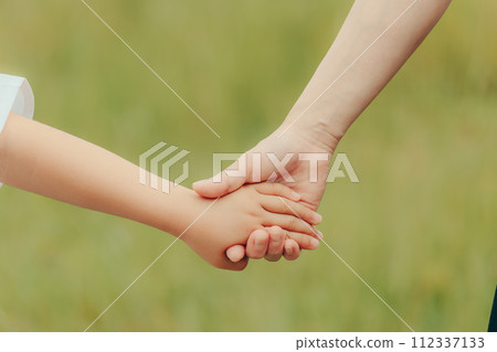 女孩 孩子 肌膚之親 112337133