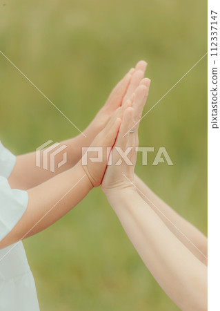 女孩 孩子 肌膚之親 女孩 孩子 肌膚之親 112337147