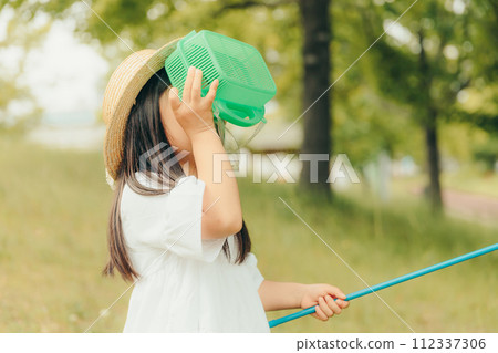 帶著蝴蝶網到處跑的女孩 帶著蝴蝶網到處跑的女孩 112337306