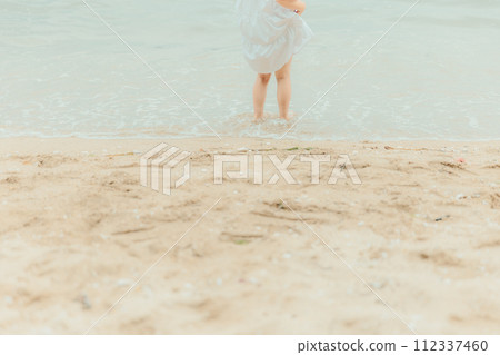 girl in the sea 112337460