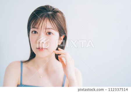 年輕女性的美麗形象 112337514