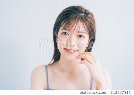 年輕女性的美麗形象 112337515
