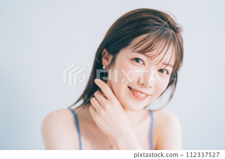 Beauty image of young women 112337527