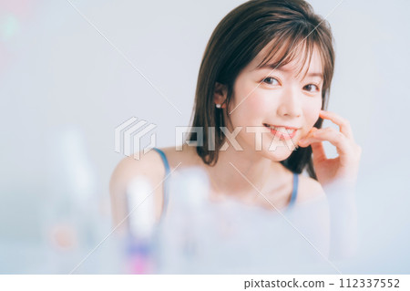 Beauty image of young women 112337552