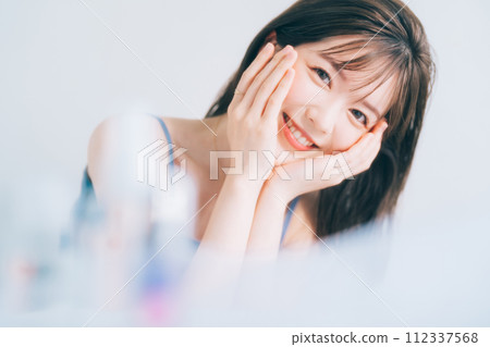 Beauty image of young women 112337568