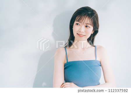 Skincare image of young woman 112337592