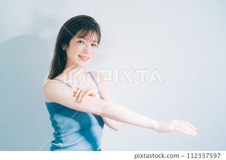 Skincare image of young woman 112337597