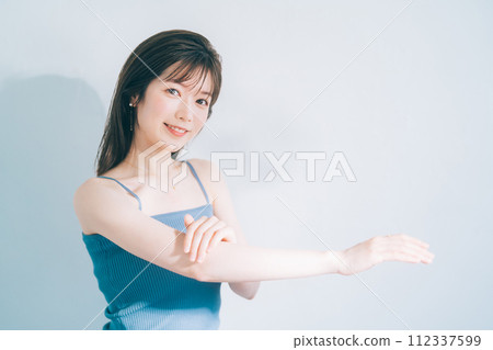 Skincare image of young woman 112337599