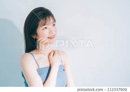 Skincare image of young woman 112337600