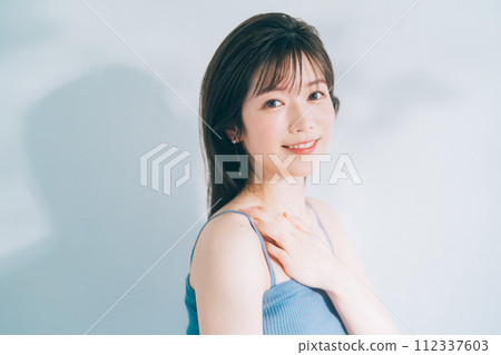 Skincare image of young woman 112337603