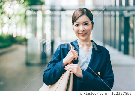 Businesswoman with office building in the background 112337895