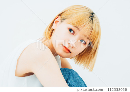 年輕女性的美麗 112338036