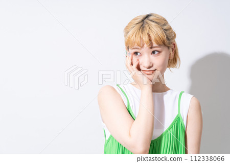 年輕女性的美麗 112338066