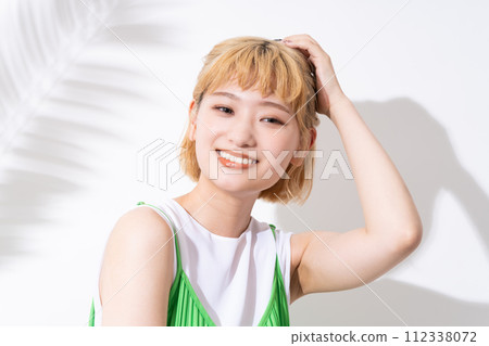 年輕女性的美麗 112338072
