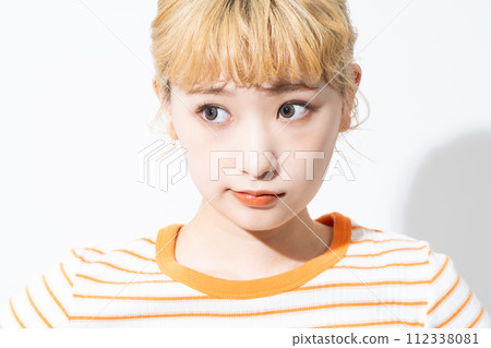 年輕女性的美麗 112338081