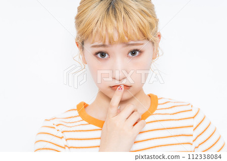 Beauty of young women 112338084