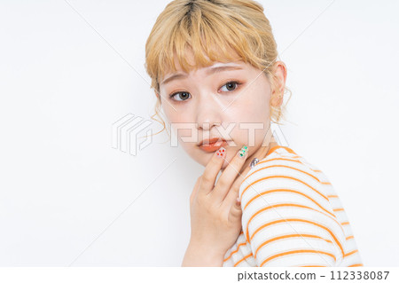年輕女性的美麗 112338087