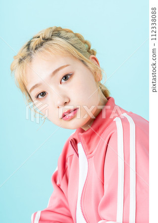 年輕女性的美麗 112338088