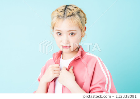 年輕女性的美麗 112338091