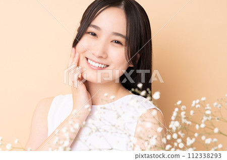 Beauty of young women 112338293