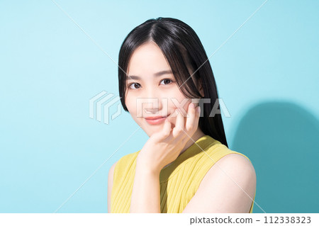 Beauty of young women 112338323