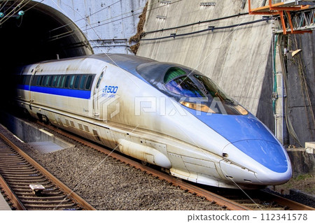 500 series Shinkansen Kodama entering Shin-Kobe Station after passing through the Kobe Tunnel 112341578