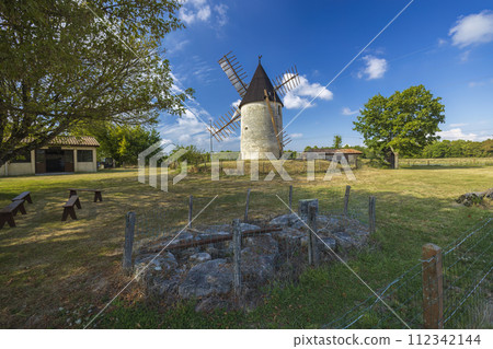 Vensac windmill, Gironde department, Nouvelle-Aquitaine, France Vensac windmill, Gironde department, Nouvelle-Aquitaine, France 112342144