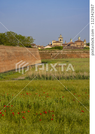 The walls of Sabbioneta, UNESCO World Heritage site, Lombardy, Italy 112342987
