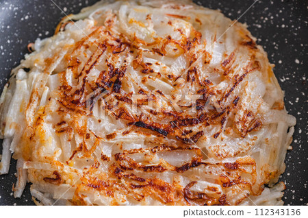 Making radish galette 112343136