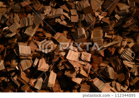 Wood chips: A product made by crushing wood 112344895