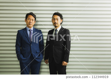 2 middle businessmen 112344919
