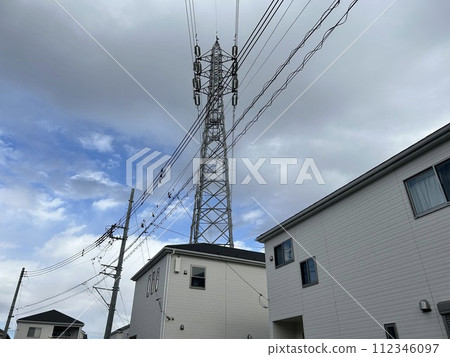 Single-family house near power transmission tower Single-family house near power transmission tower 112346097